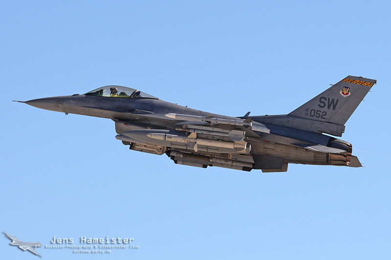01-7052_SW_F16CJ_voll.jpg